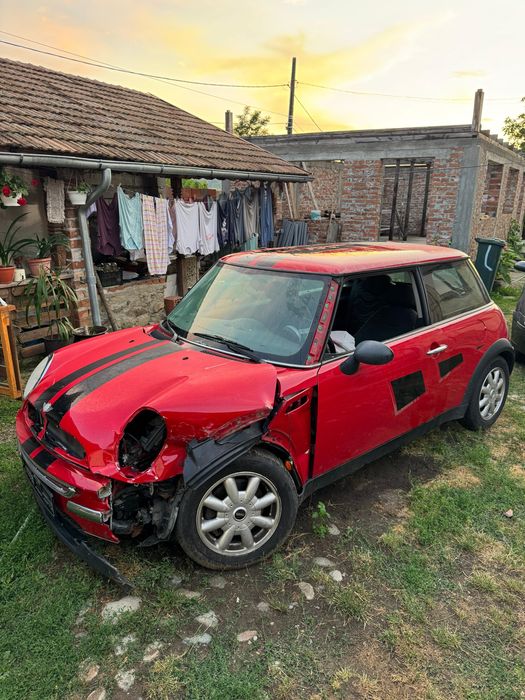 Dezmembrez sau vând întreagă Mini One 1.6 benzină.