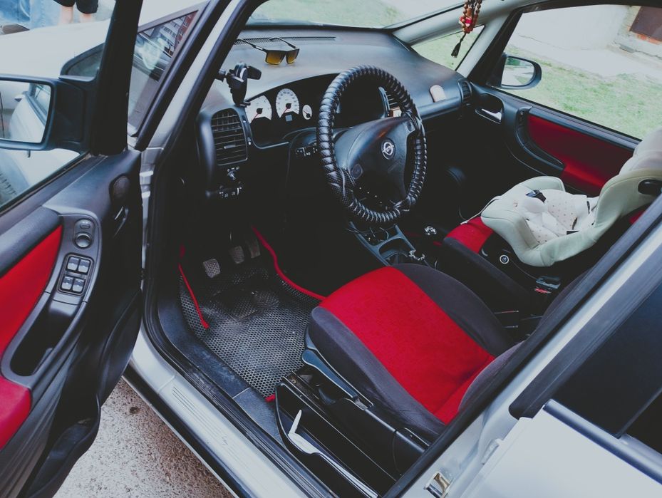 Продам 7 местный авто