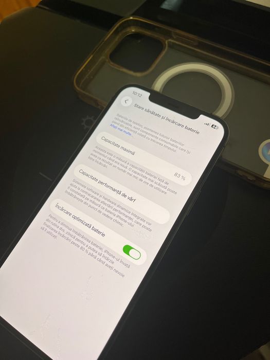 iPhone 12 Pro Max și o boxă Samsung de 1500 de W