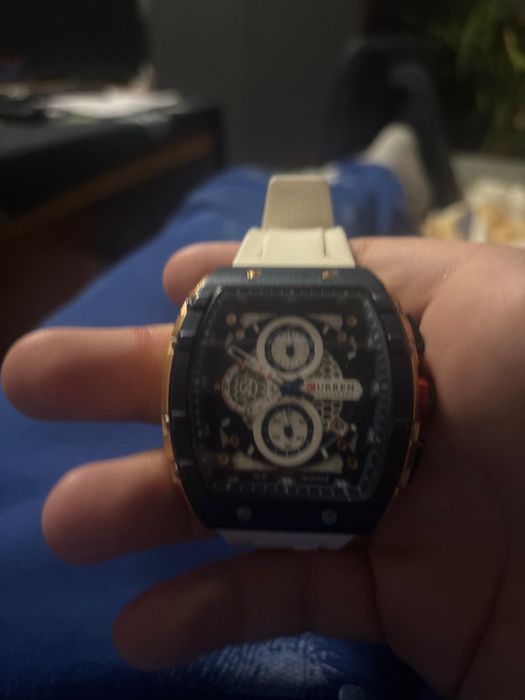 Елегантен часовник