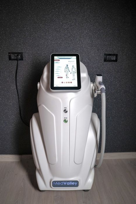 Laser Dioda MedValley 2400 W 755+808+1064nm Profesional