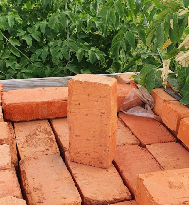 Красный кирпич
Ищете надёж