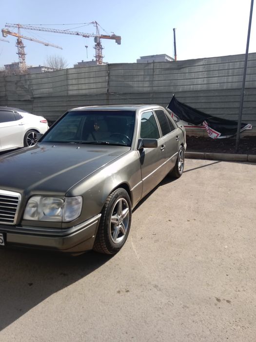 Продам мерс 124 машина