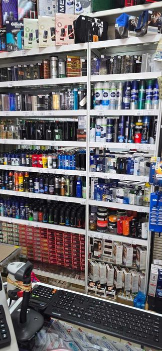 Стелажи и оборудване за магазин