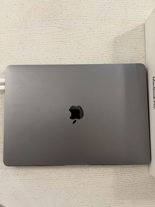 Продам MacBook Pro 13 M1 2020 года