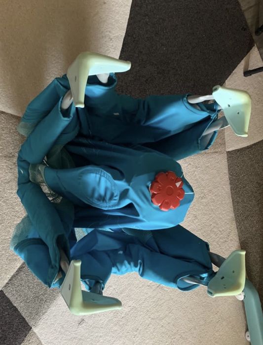 Продам игровой манеж Chicco