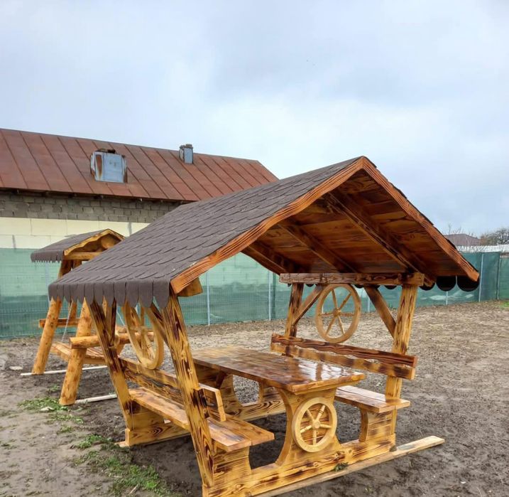 Foișor rustic de gradina