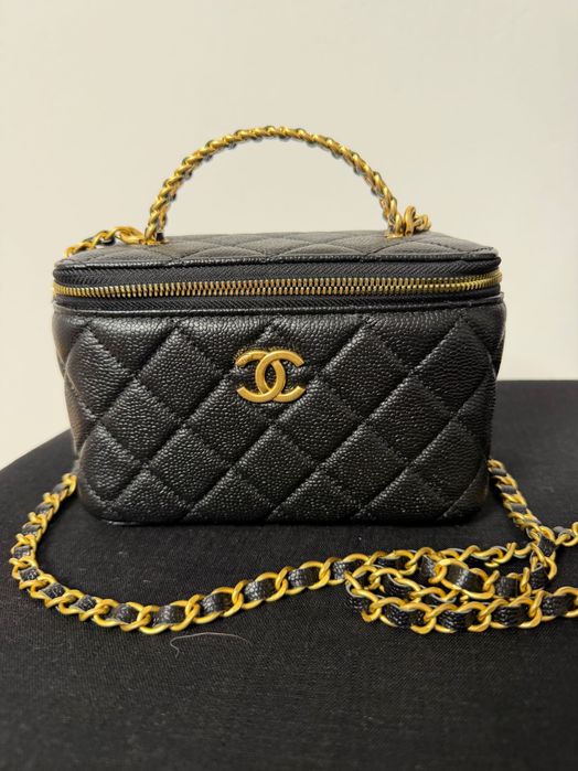 Geantă piele naturală  Chanel, model Vanity, neagră, stare excelentă