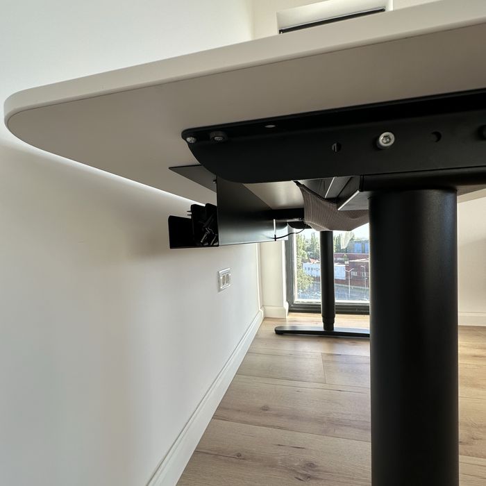 Birou electric IKEA BEKANT 160x80 cm, reglabil pe inaltime