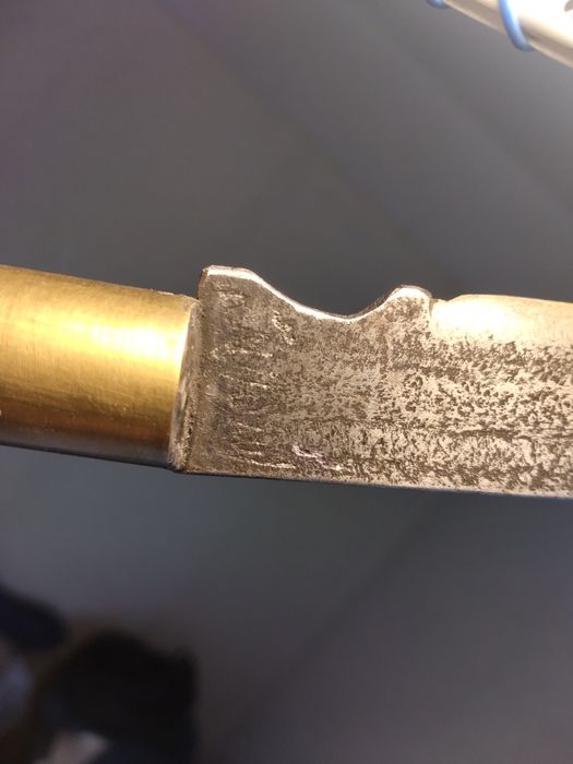 Продавам старинен нож острие