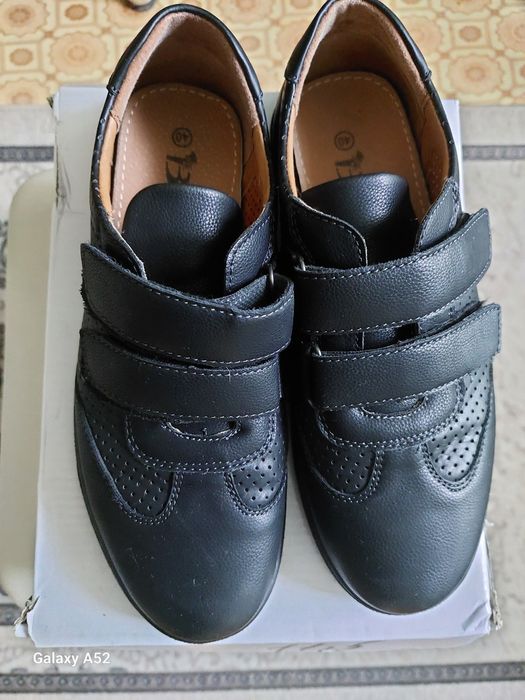 Продам туфли на мальчика