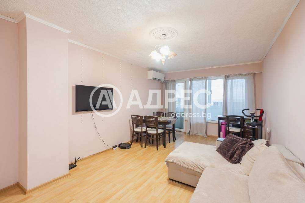 Обзаведен апартамент с три отделни стаи