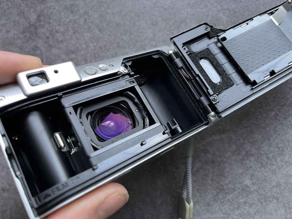 Minolta zoom 150 c aparat foto pe film