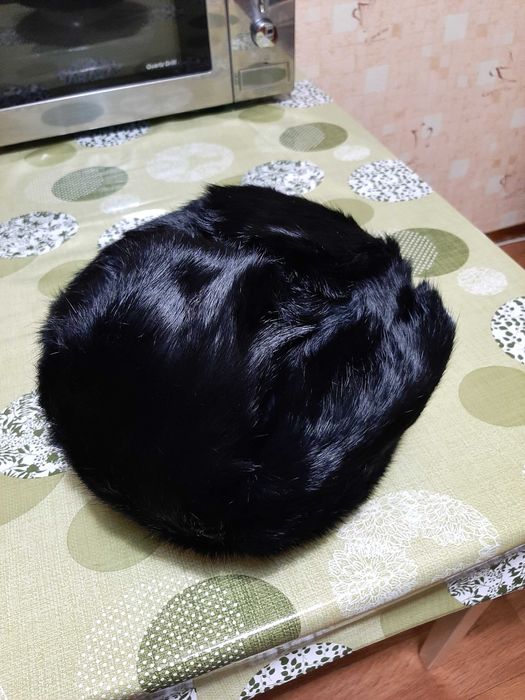 Шапка мужская черная кроличья.