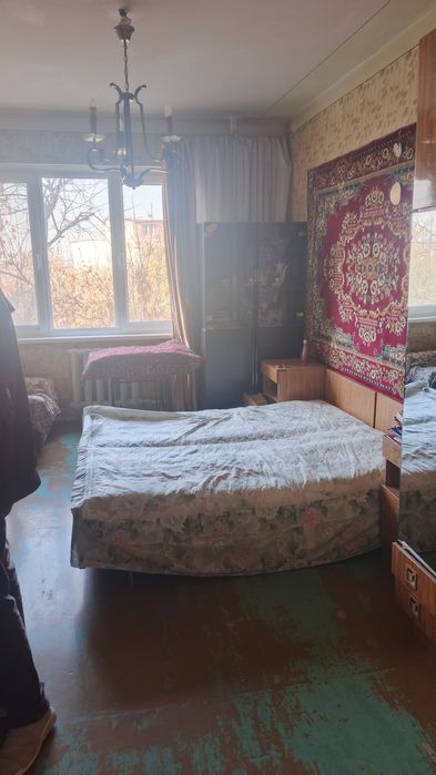 Продам квартиру возле Кадышева 3 комнатную  своя