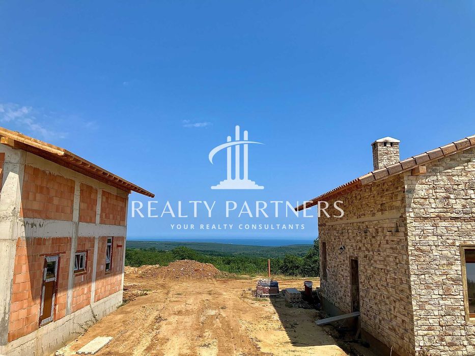 Къща с 3 спални, гараж и морски изглед – с. Приселци, обл. Варна