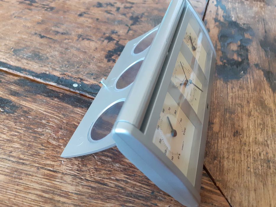 часовник, термометър, хидрометър за бюро