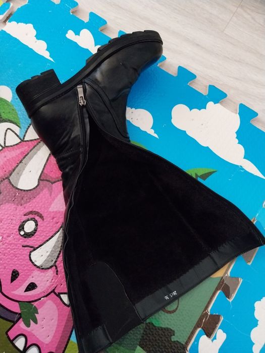 Cizme damă mărime 36 . Se potrivesc și la 37  au blaniță în interior.