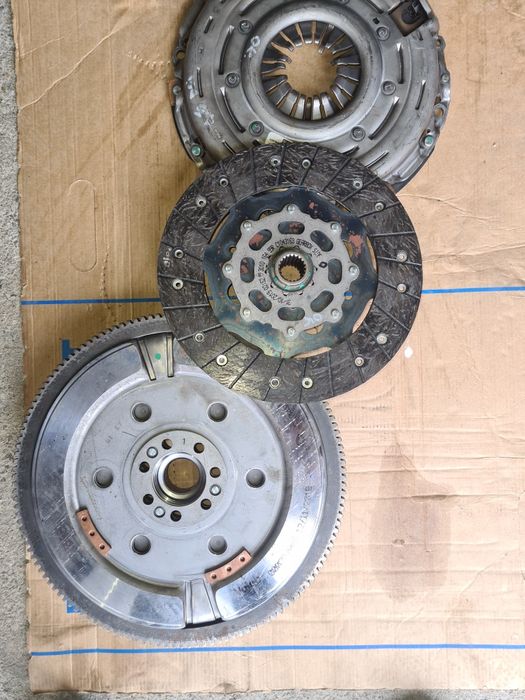 Kit ambreaj volanta masă dublă Dacia Renault Nissan 1.5dci Blue VALEO