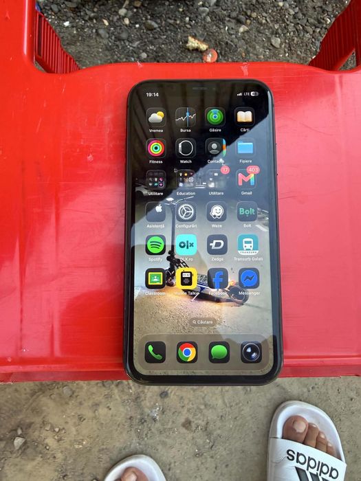 Vand iphone 11  ….
