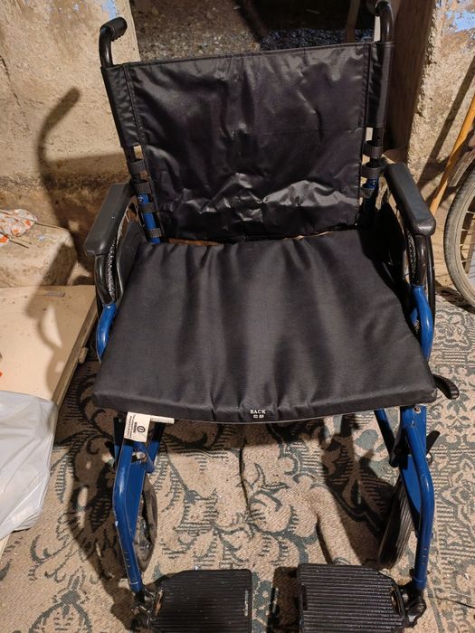 Vând lucruri pentru persoane cu dizabilități