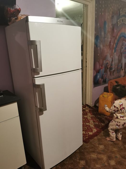 Vând frigider artic