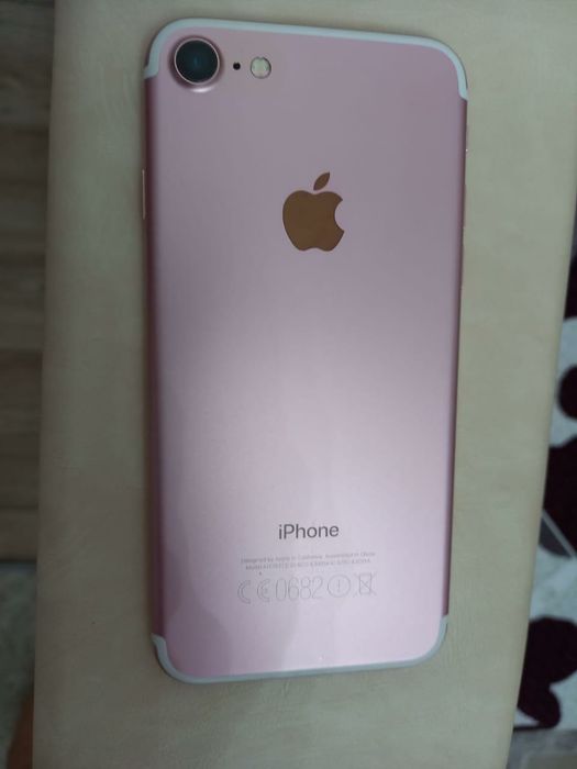 Продам айфон 7  .