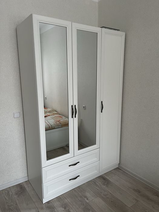 Продается комплект мебели