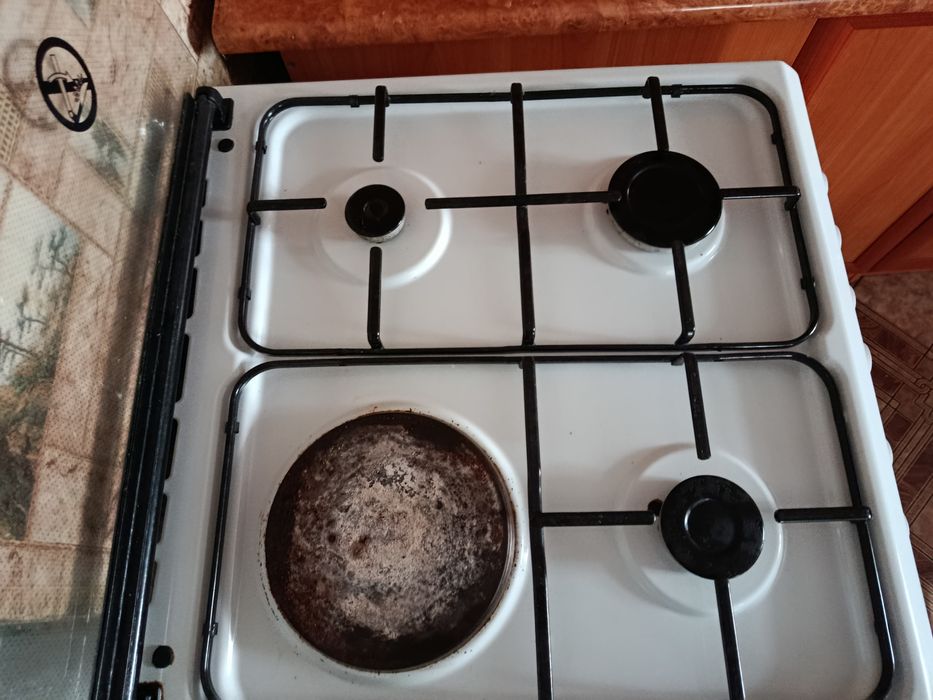 Продам газовую плиту