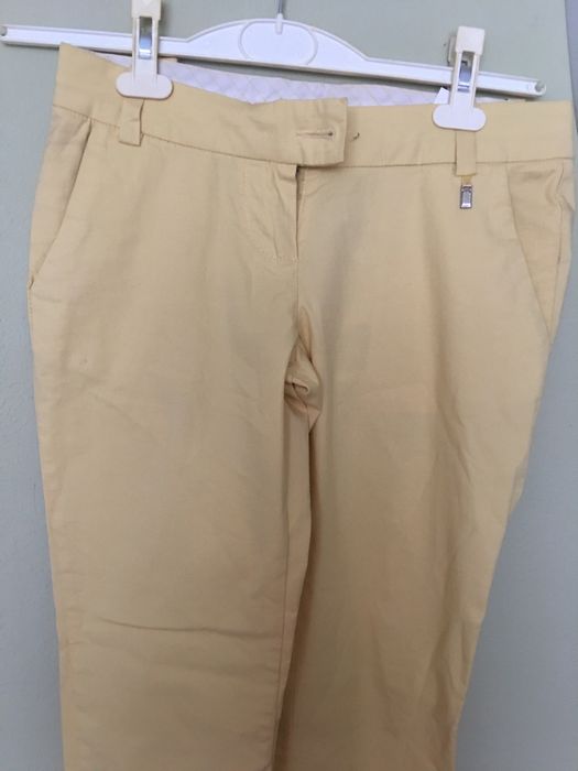 Нов светло жълт панталон с хубава кройка