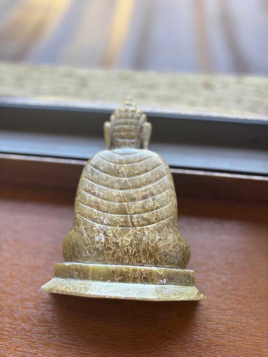 Statuetă cu Buddha binecuvântând/sculptată manual/piatră naturală semiprețioasă/16cm×12cm/1,120kg.