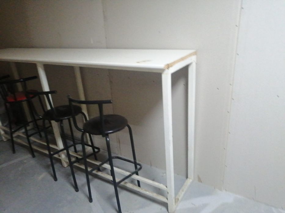 Продам барные столы для общепита и стулья