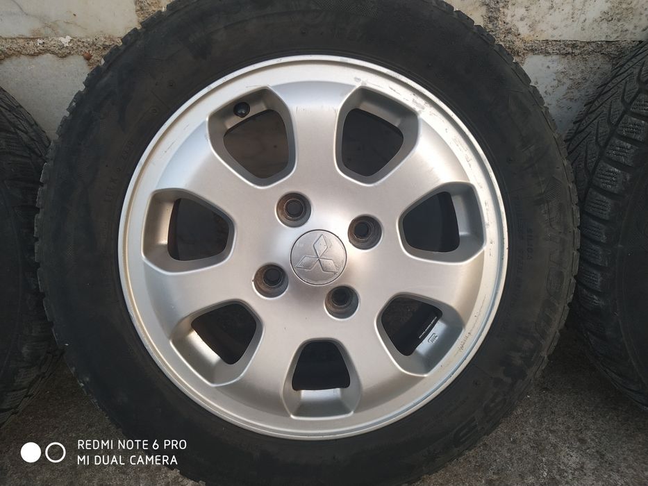 4броя лети джанти с гуми за Мицубиши спейс стар петнадесет цола