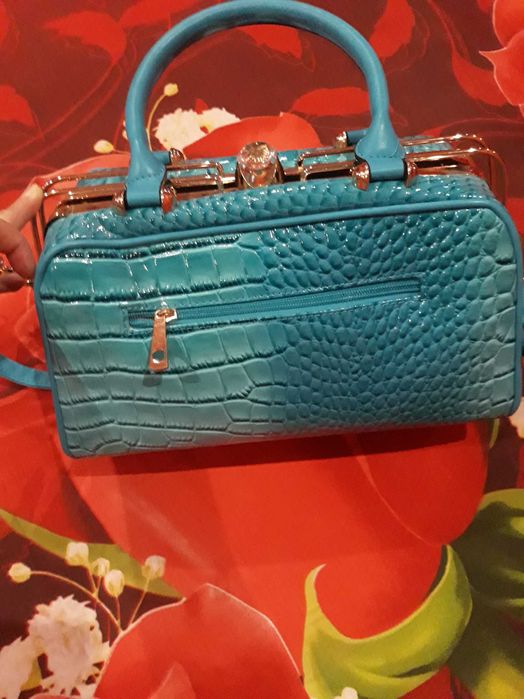 Продавам нови дамски чанти