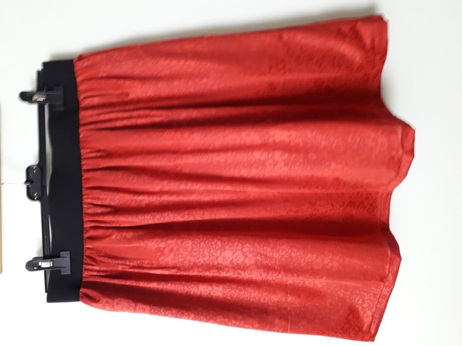 Fusta subțire cu jupa