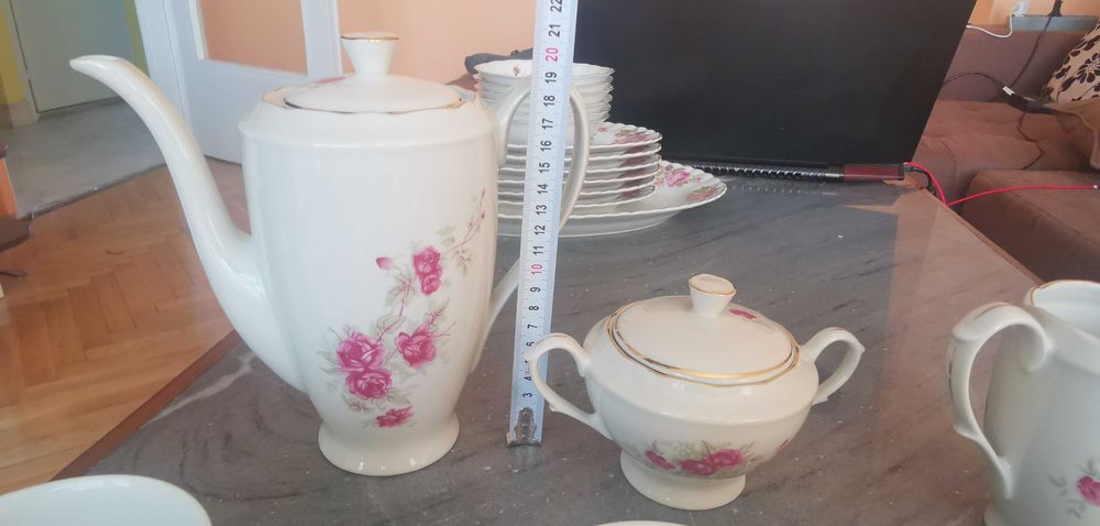 Порцеланов комплект за чай