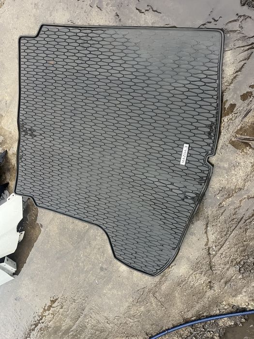 Кора(гумена) за багажник Mazda 3 седан 2020г.