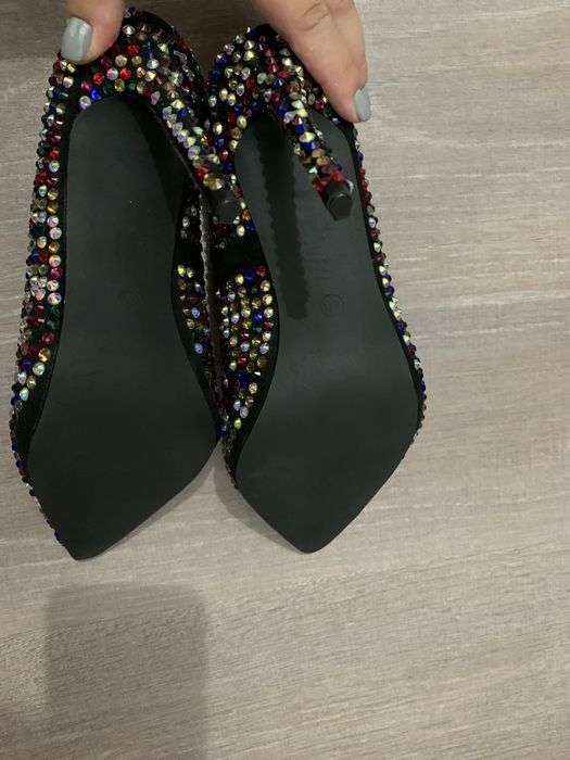 Vând pantofi noi marimea 40