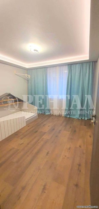 Дава се под наем Четиристаен апартамент в Пловдив, Център - 120 кв.м за 947.58 € - Снимка #10