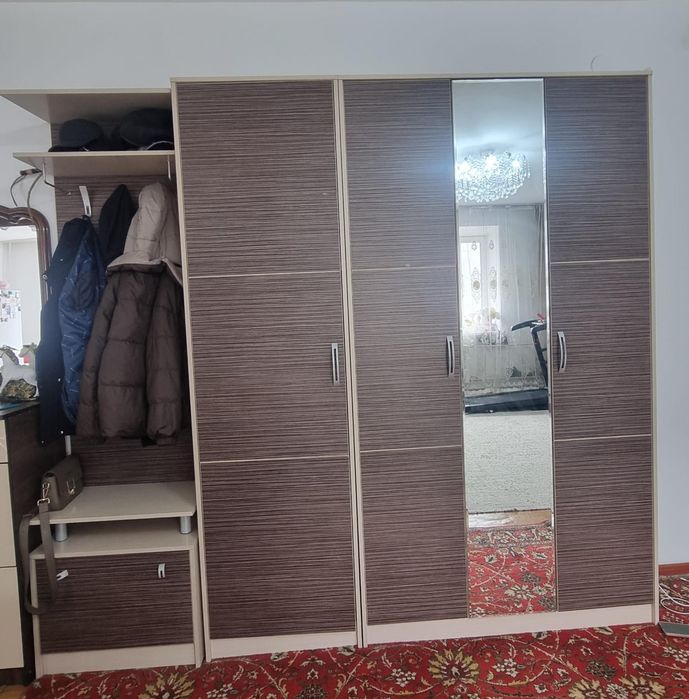 Продам прихожую  б/у