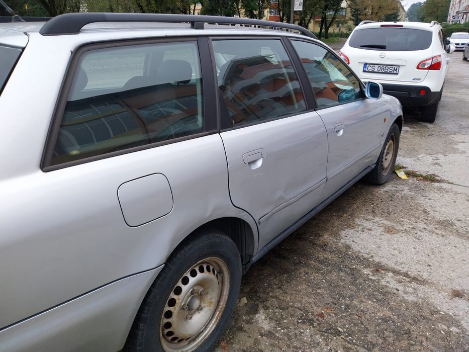 Vând Audi A4 1995