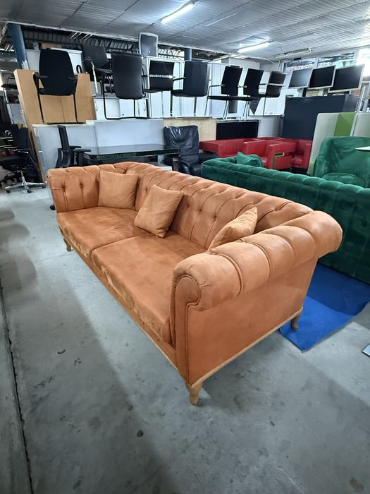 Диван Chesterfield кафяв набукова кожа  за офис и дамо чакалня немско качество обзавеждане ;