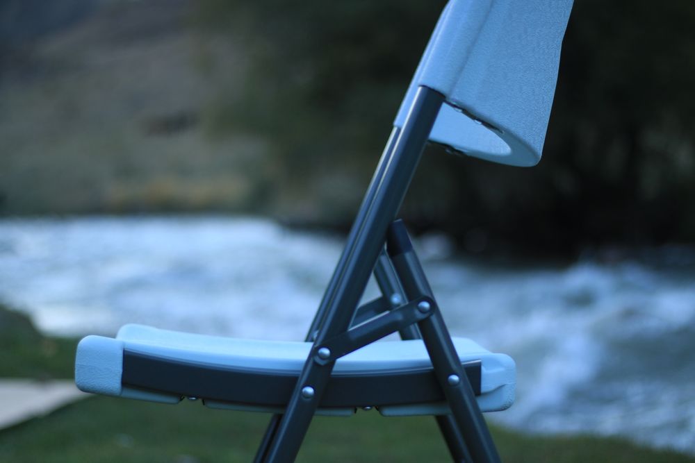 Стул пластиковый складной