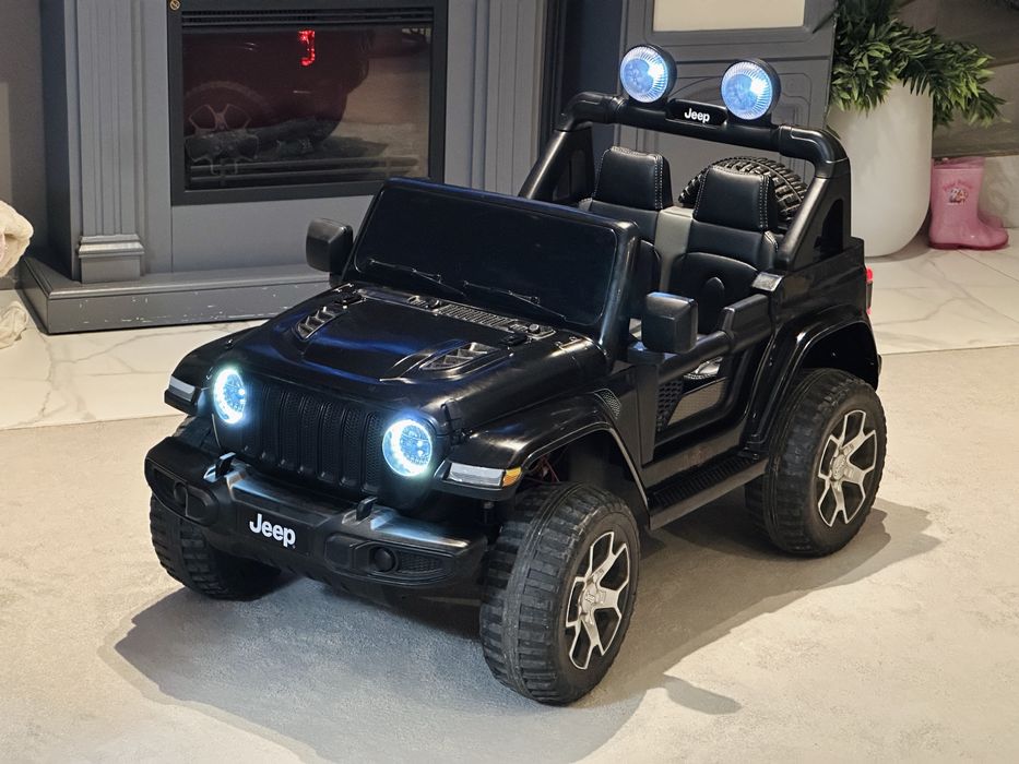 Jeep - 4 motoare x 45W (180w) - Baterie Dubla - Incarcare Rapida