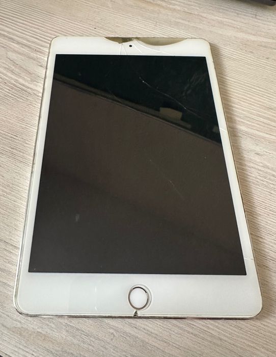 Ipad mini 4 sotiladi, ARZONGA (32gb). 1 MLN sum