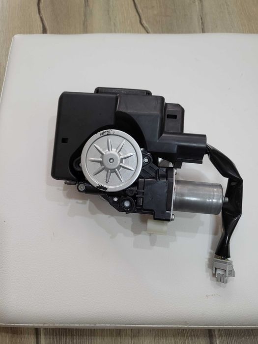 Брава/ Ключалка за багажник за TOYOTA RAV 4 (2019-2022г)