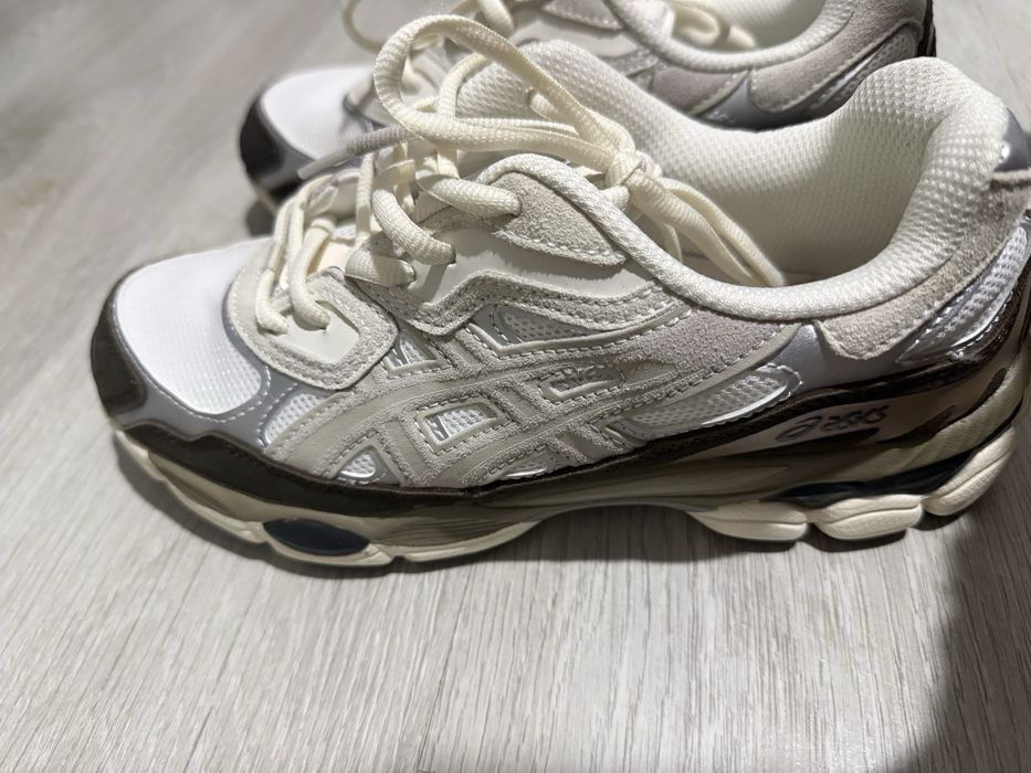 Новые обувь asics