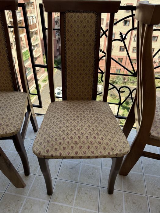 Продается раздвижной стол и 6 стульев