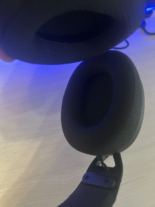 обменяю на белые наушники