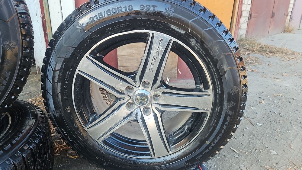 Комплект зимних шин с лисками